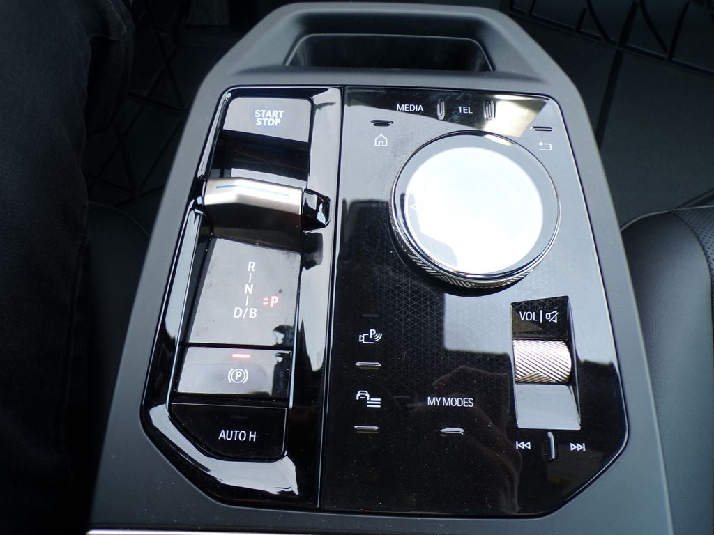 2026 BMW iX xDrive45