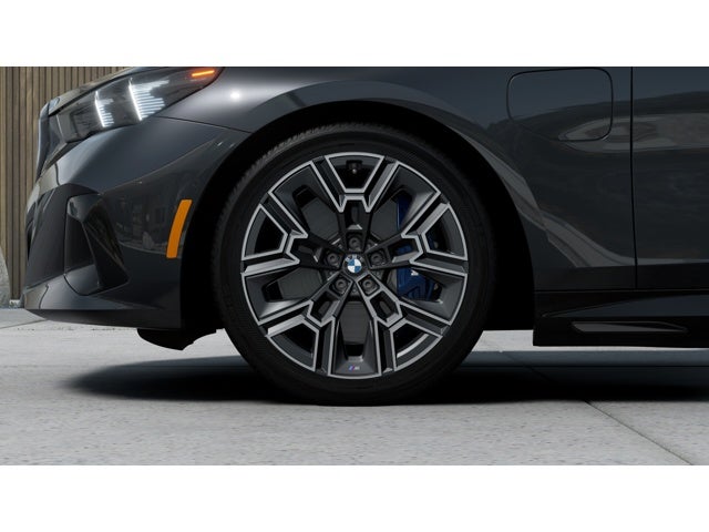 2027 BMW 550e Base
