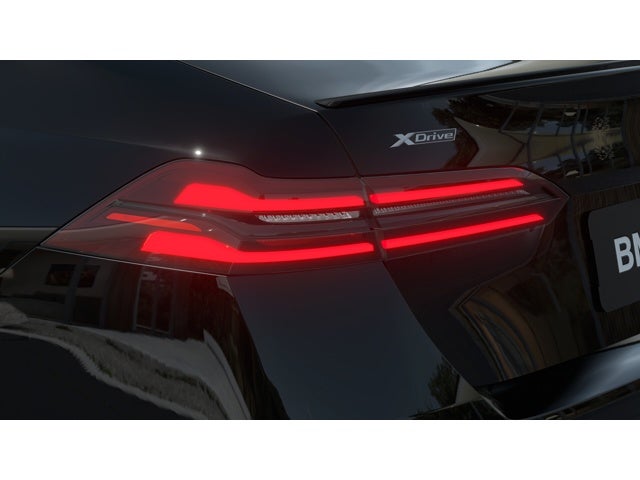 2027 BMW 550e Base