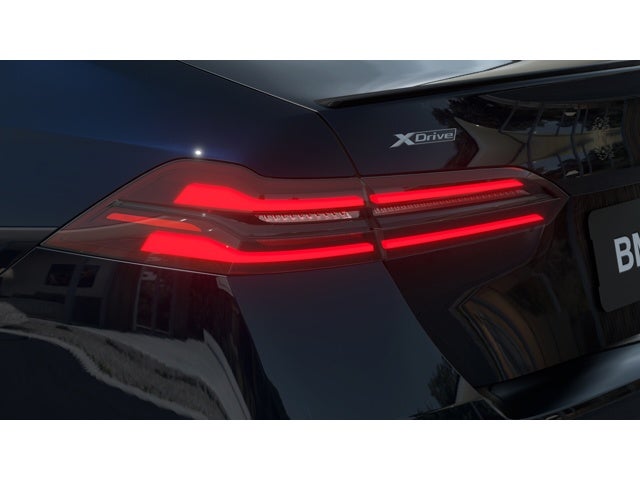 2027 BMW 550e Base